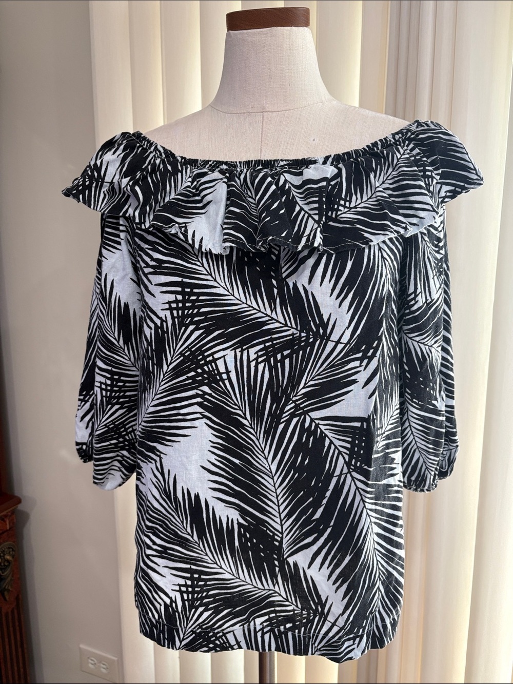 Remi James NYC women’s linen on off Shoulder Black White Palm-Print Top Ruffle L
